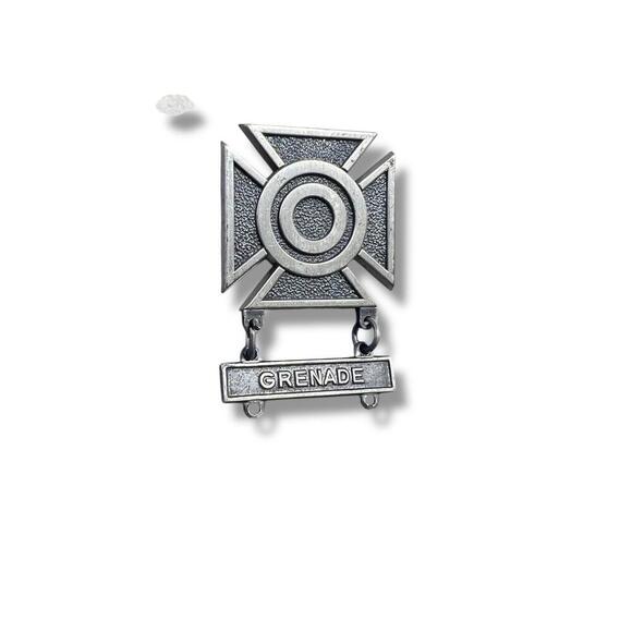 Vintage US Army Grenade Marksmanship Badge Medal Pin w/ Original Box – FRW GI Co - Picture 2 of 6
